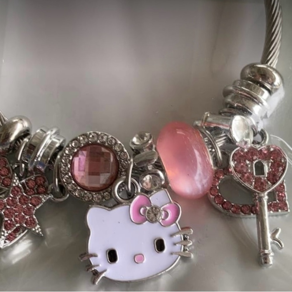 Hello Kitty Pandora style bracelet with pink hello kitty charms - Picture 3 of 4